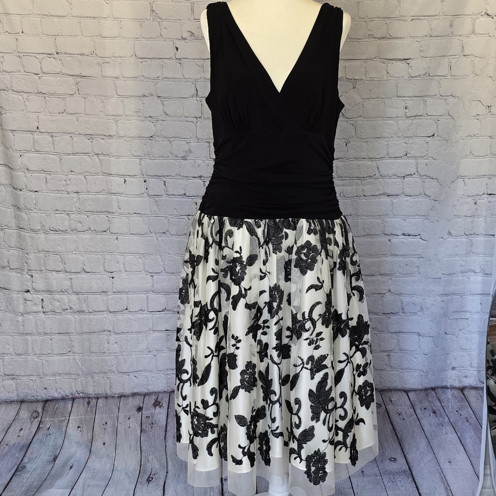 SL Fashions Black & White Formal dress, WMS SZ 16